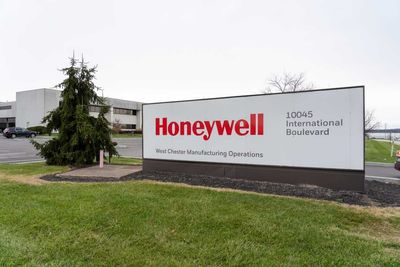 HON Stock In Focus as Honeywell's Aerospace Spinoff Receives Final Approval
